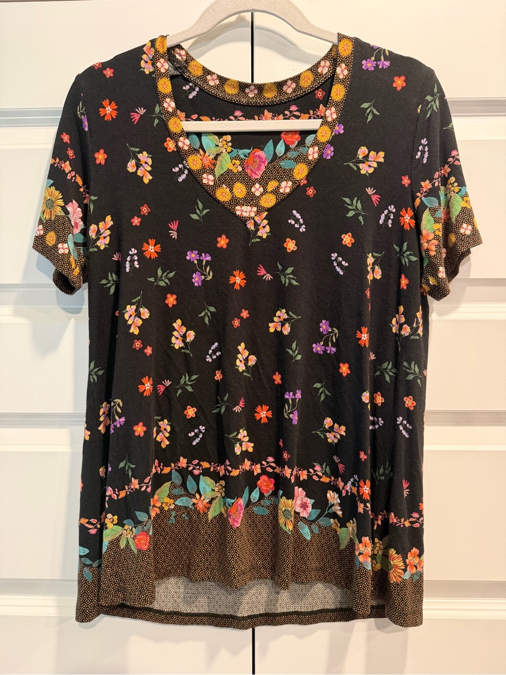 Johnny Was Women’s Black Floral Short-Sleeve V-Neck Top